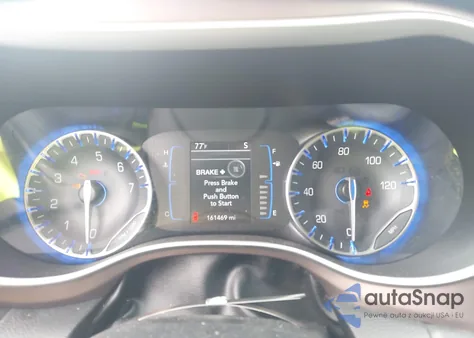 2017 Chrysler Pacifica Touring-L z USA, uszkodzony, nr VIN 2C4RC1BG1HR675968